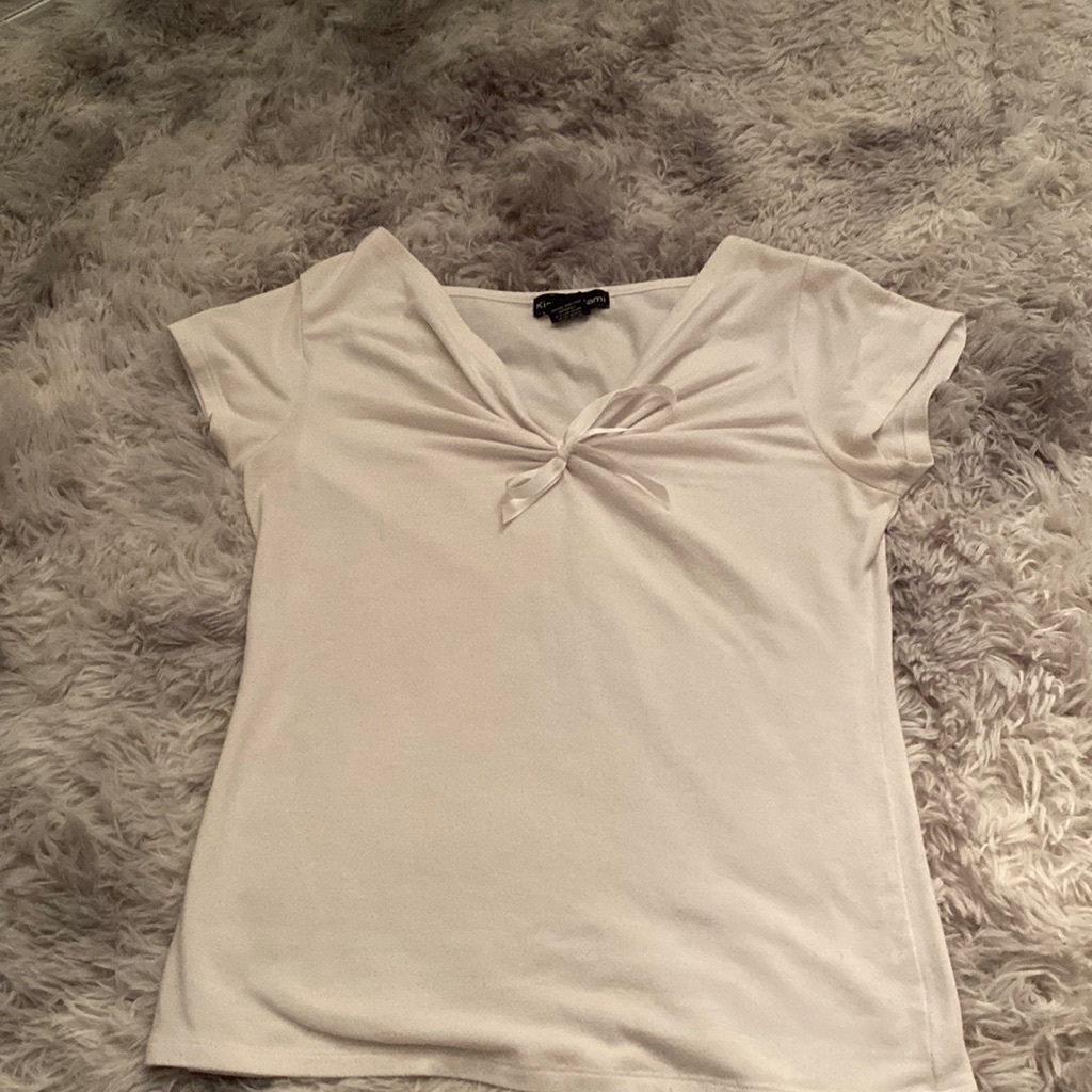 Basic Tee With Bow Design
